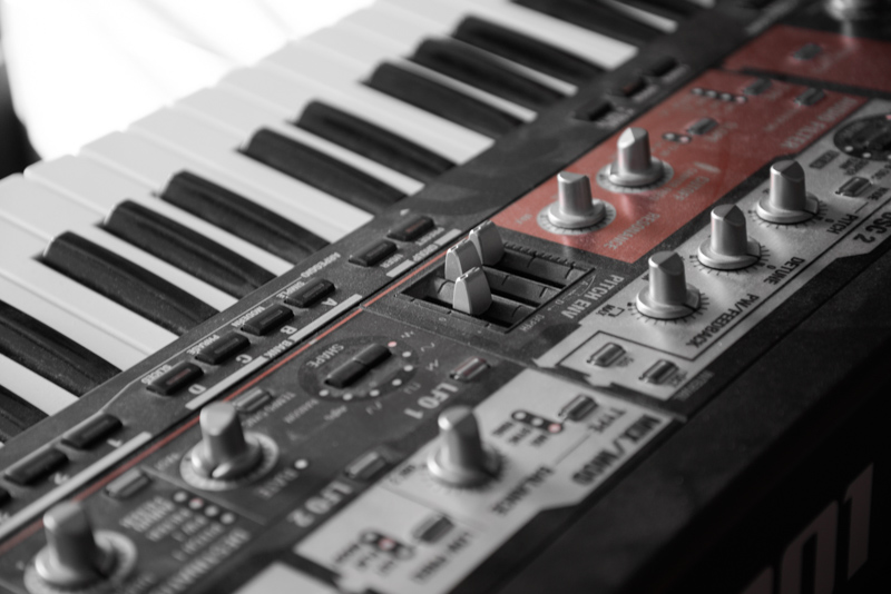 Syntheziser Roland SH-201